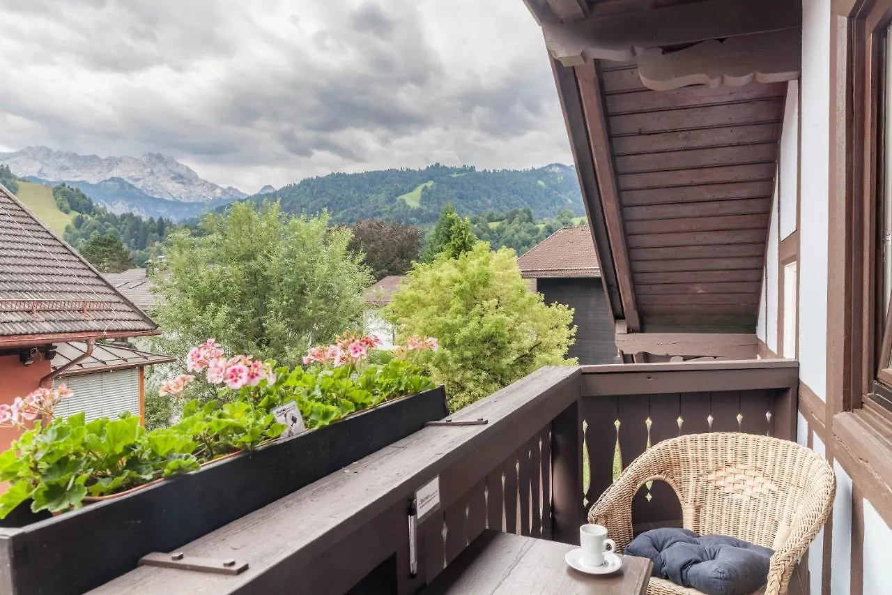 Fewo im Blauen Haus Dg Garmisch-Partenkirchen Apartment